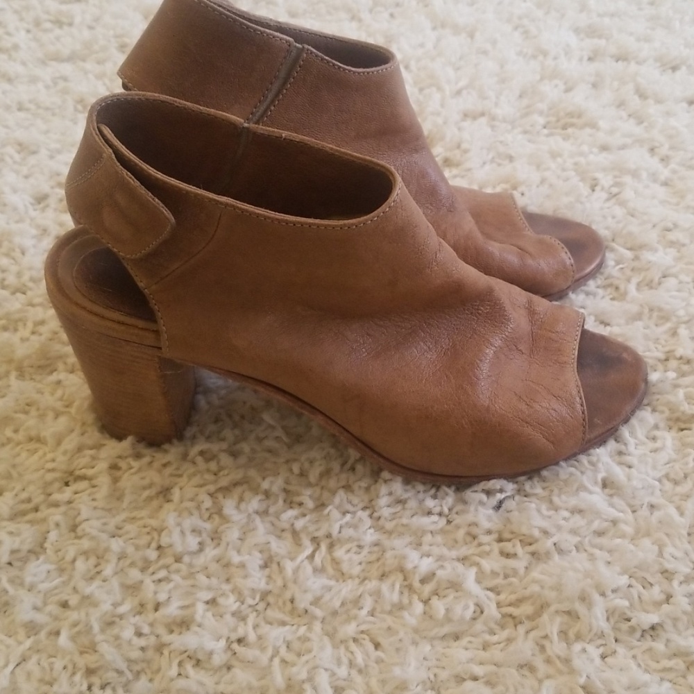 Nickel sandal